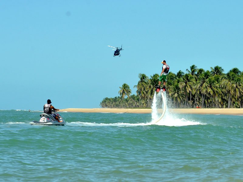 Flyboard na Praia do Gunga